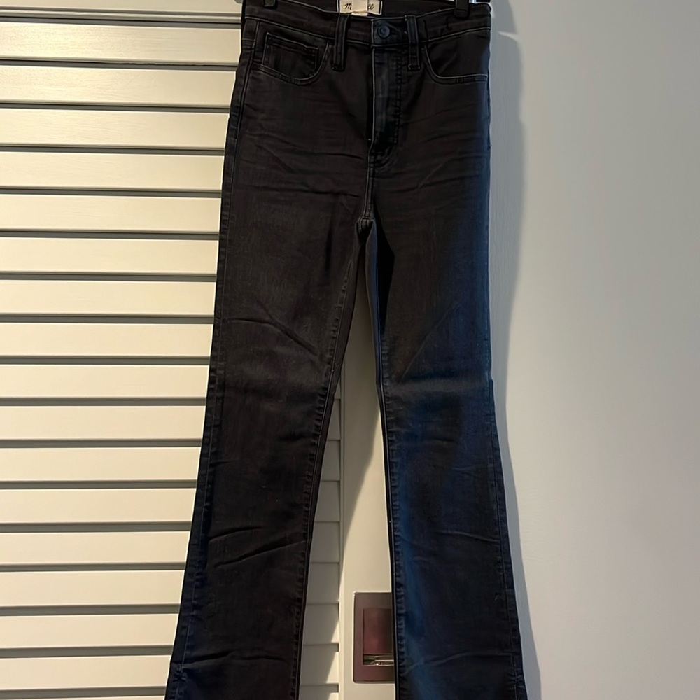 MADEWELL. Roadtripper skinny flare jeans in a dark grey wash. Size 24